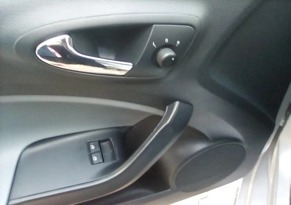 Seat Ibiza cena 27800 przebieg: 91800, rok produkcji 2015 z Garwolin małe 277